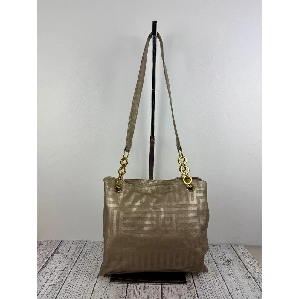 Vintage High Fashion Canada Gold Leather Shoulder Bag w/ Gold Chain Strap – Chic